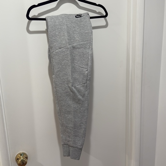 Nike Tech Men’s Fleece Joggers in Grey - Picture 6 of 8